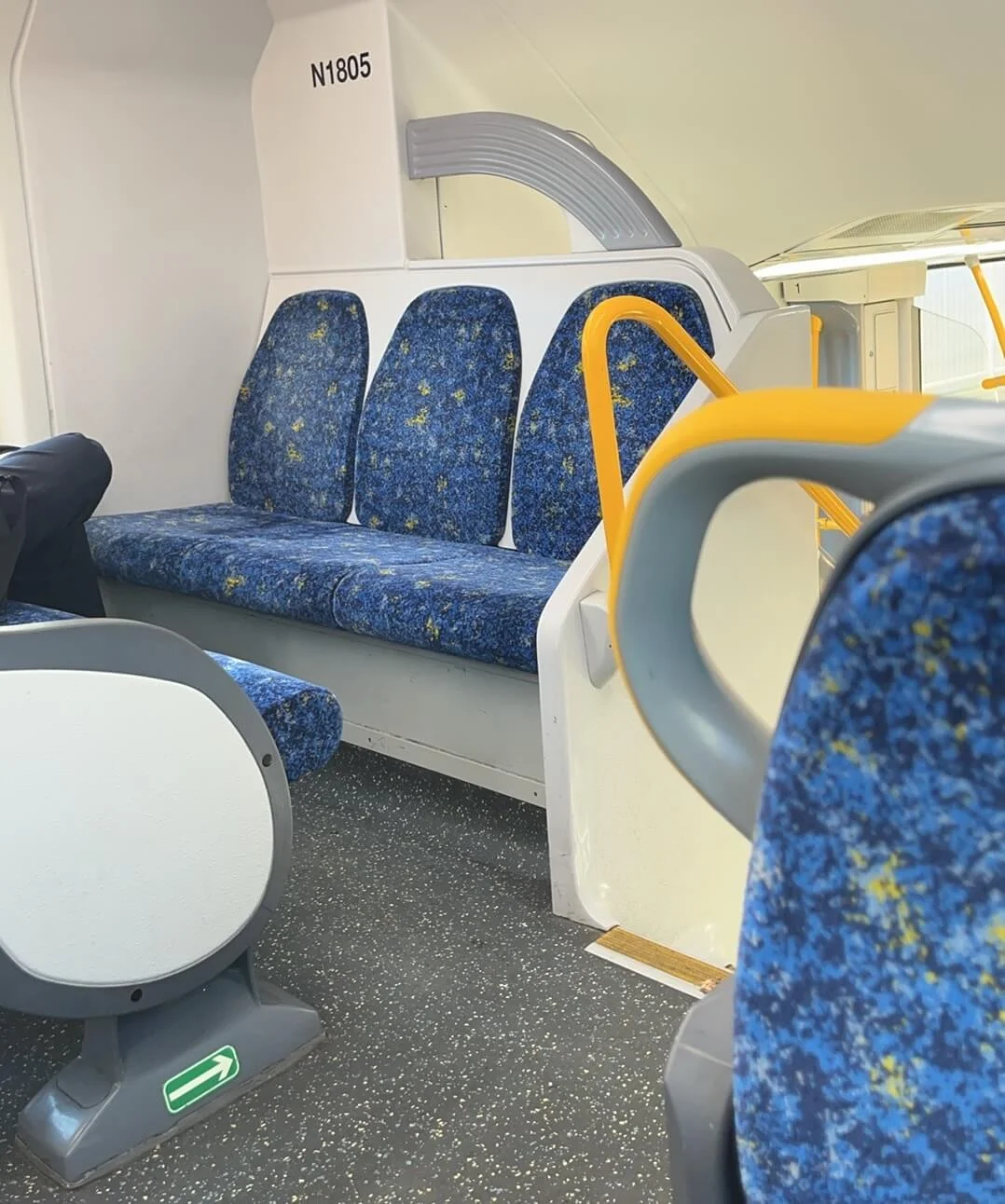 即使在早高峰,火车上也有很多座位